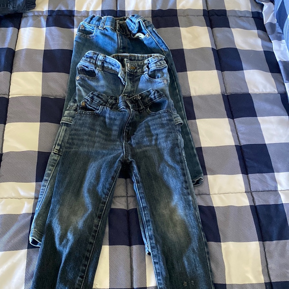 Slightly worn 3 pairs of boys jeans.